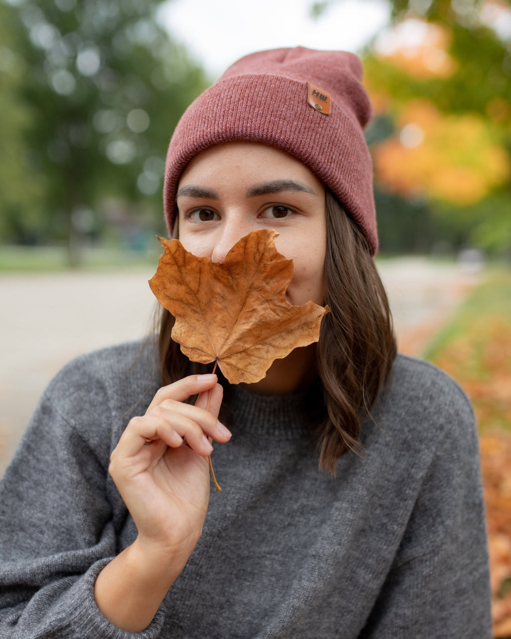 Gorro de punto HAAKWEAR con vuelta · Rusty Burgundy