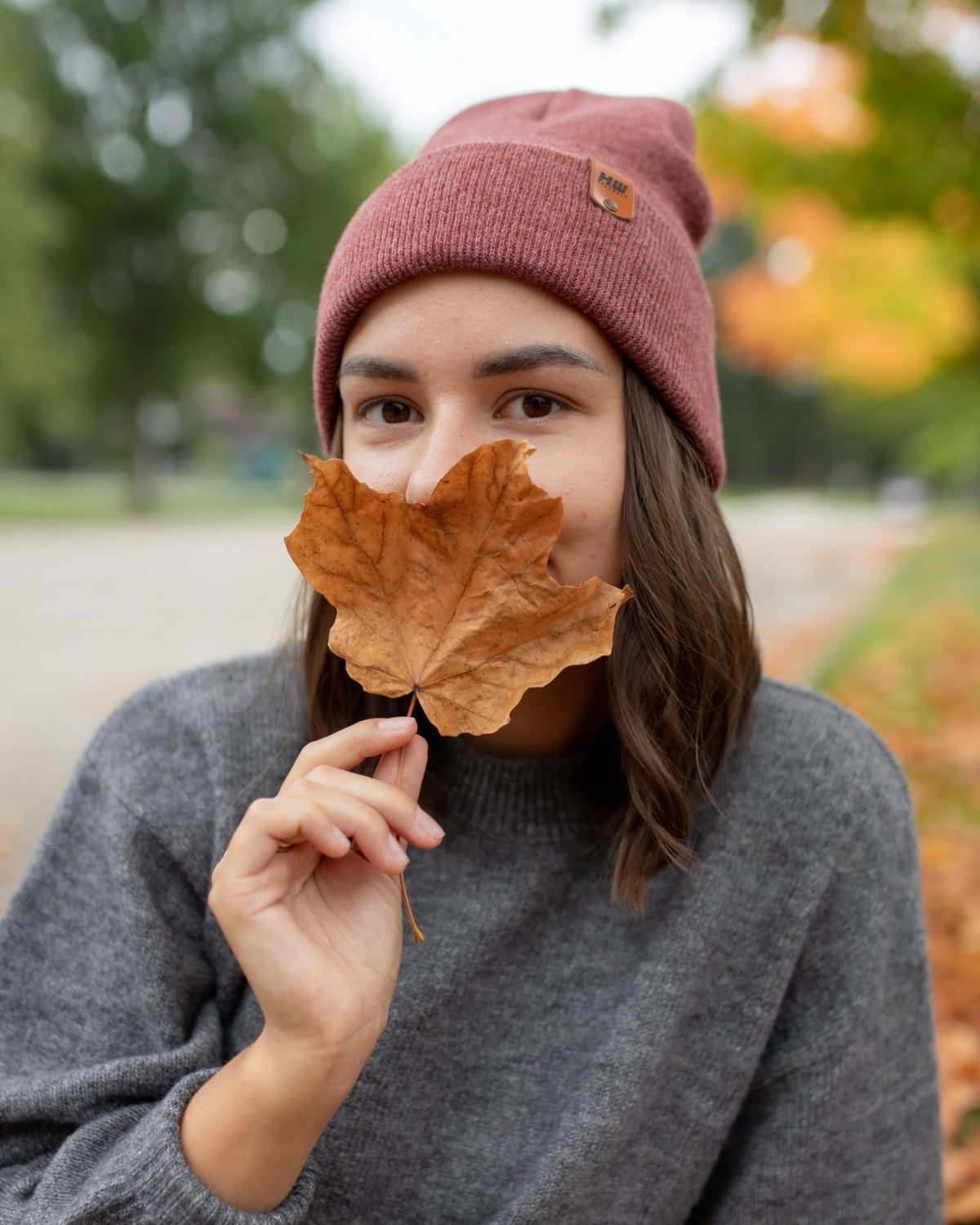 Gorro de punto HAAKWEAR con vuelta · Rusty Burgundy