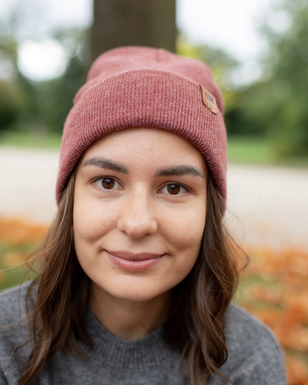 Gorro de punto HAAKWEAR con vuelta · Rusty Burgundy