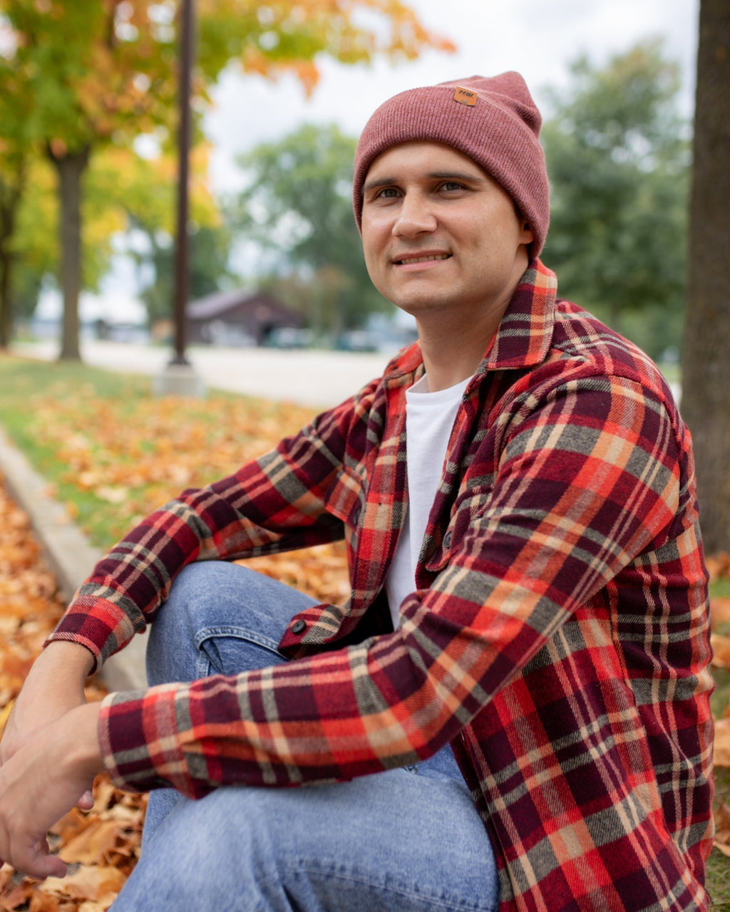 Gorro de punto HAAKWEAR con vuelta · Rusty Burgundy