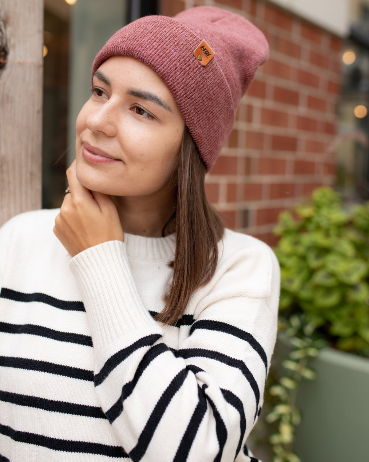 Gorro de punto HAAKWEAR con vuelta · Rusty Burgundy