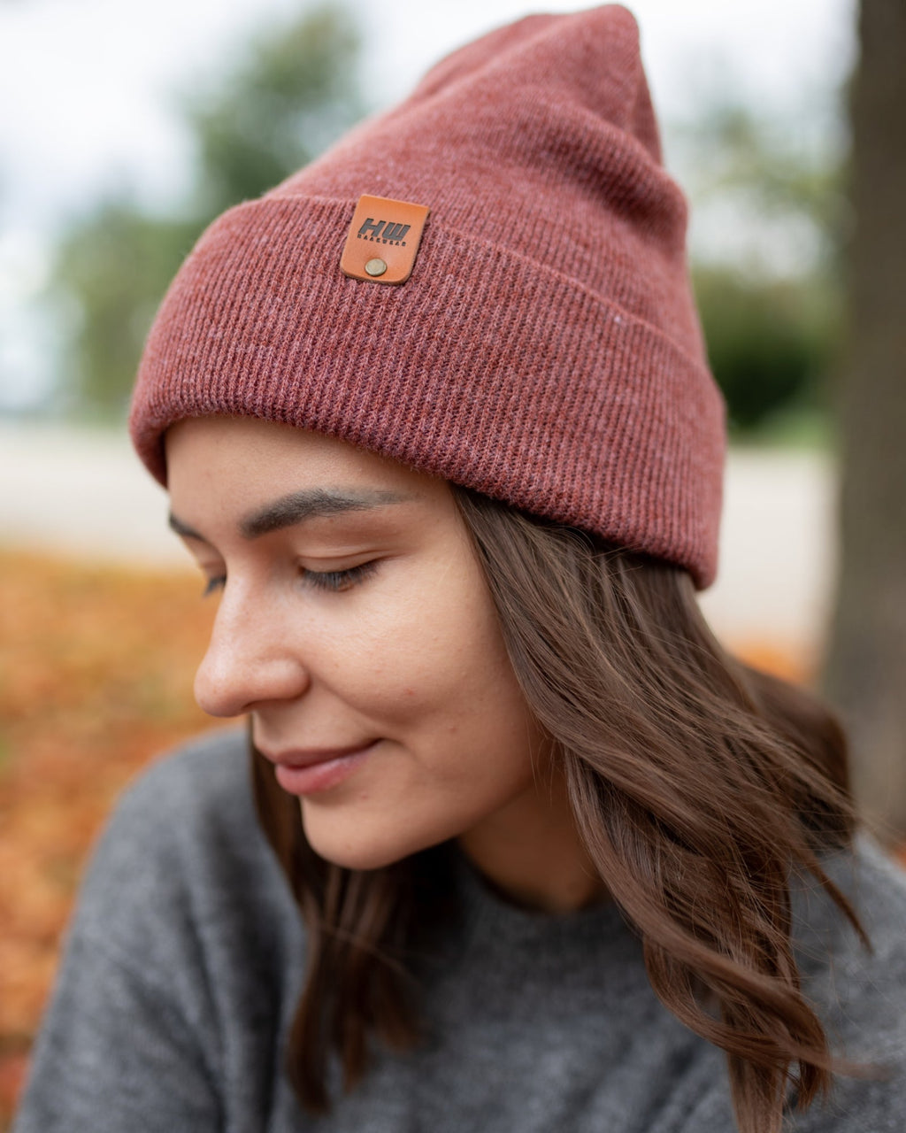 Gorro de punto HAAKWEAR con vuelta · Rusty Burgundy