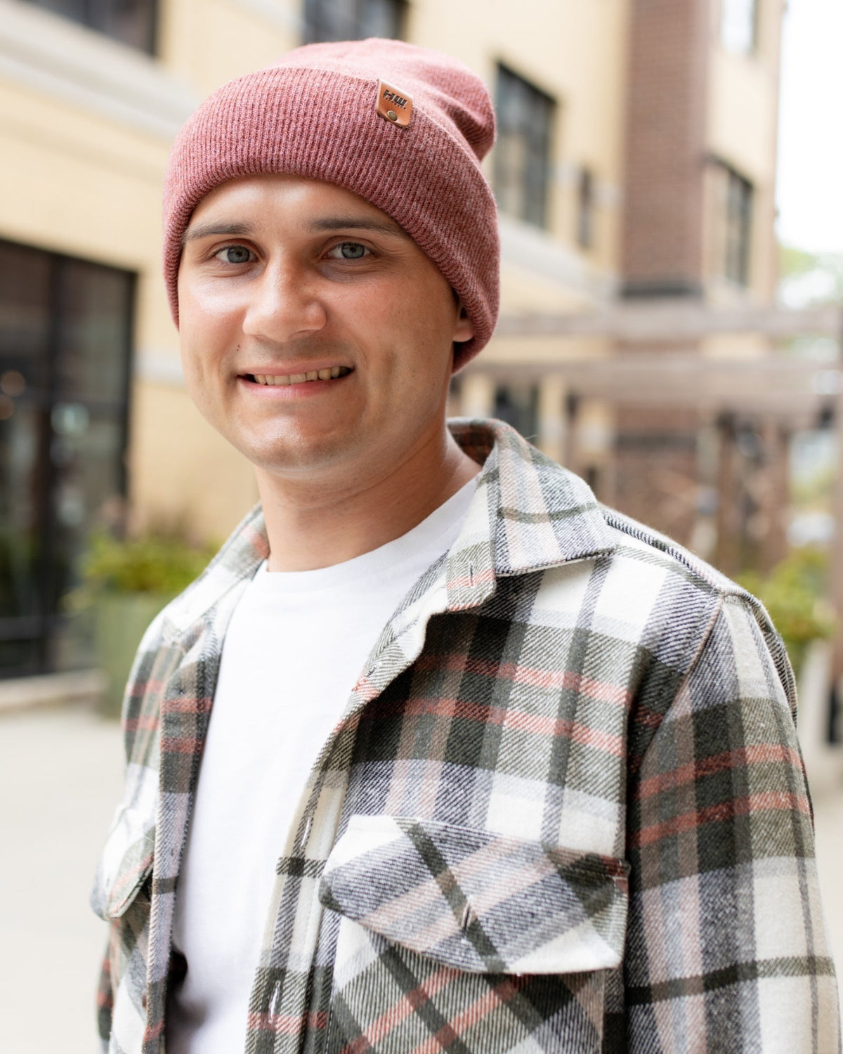 Gorro de punto HAAKWEAR con vuelta · Rusty Burgundy