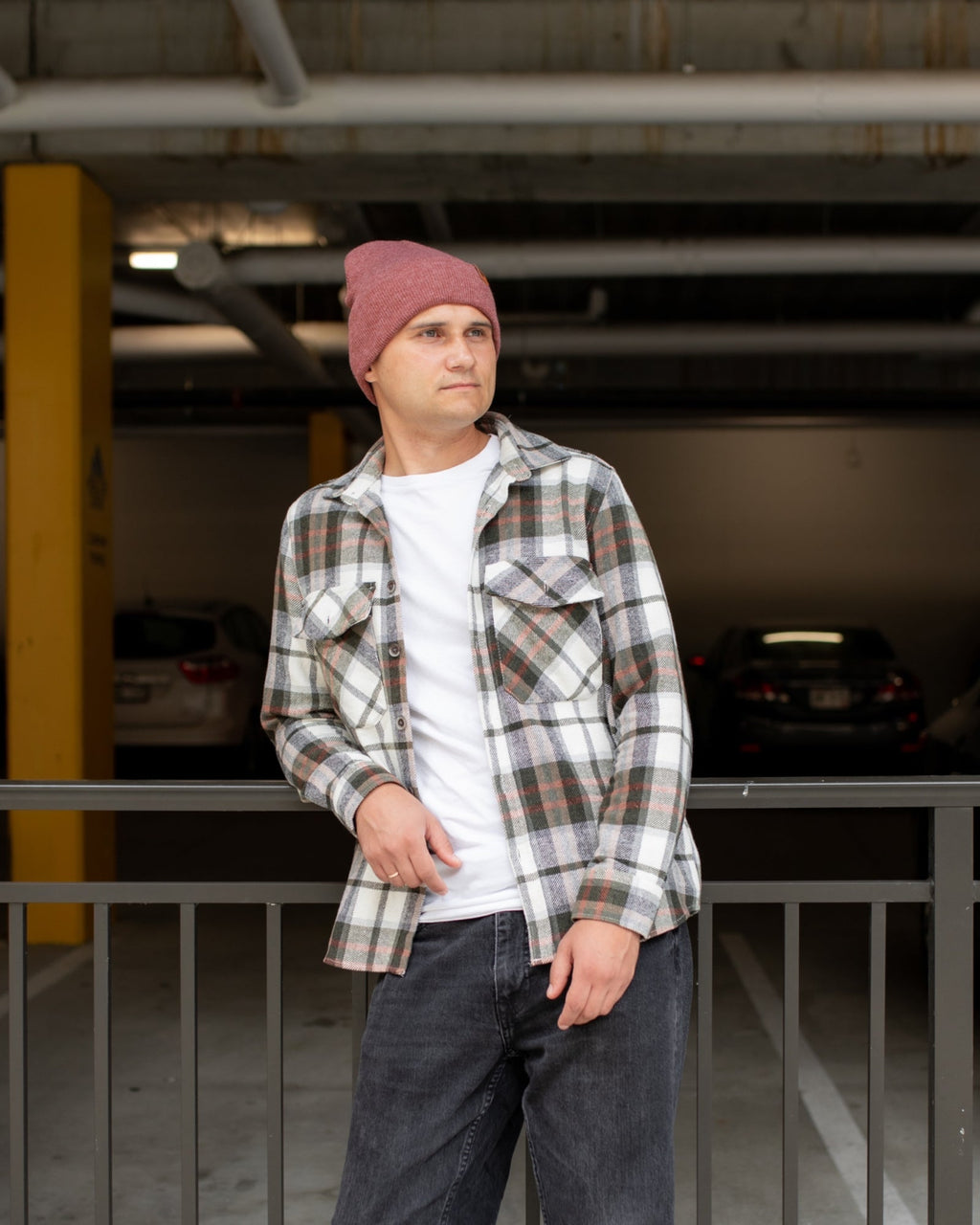 Gorro de punto HAAKWEAR con vuelta · Rusty Burgundy