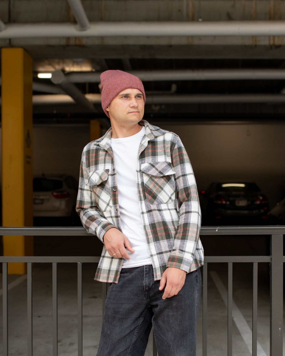 Gorro de punto HAAKWEAR con vuelta · Rusty Burgundy