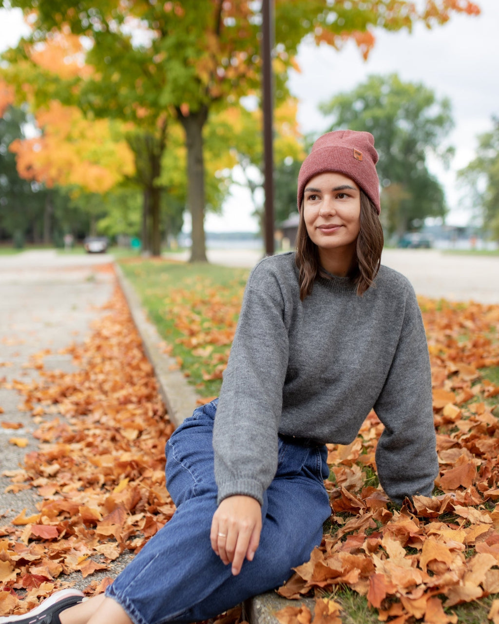 Gorro de punto HAAKWEAR con vuelta · Rusty Burgundy