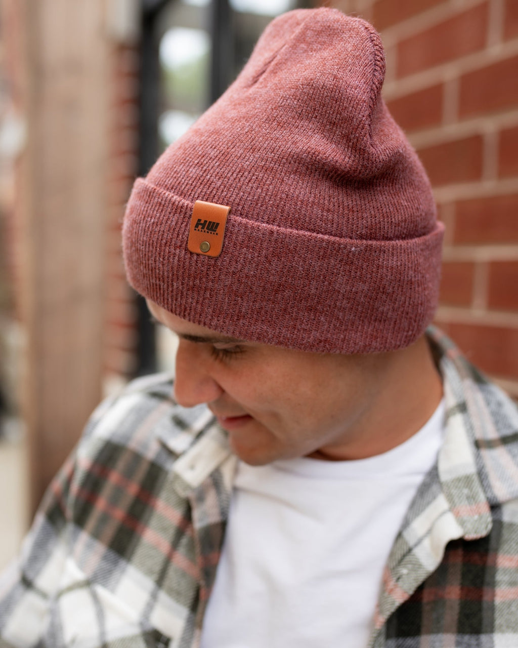 Gorro de punto HAAKWEAR con vuelta · Rusty Burgundy