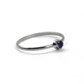 Anillo solitario de iolita en plata 925